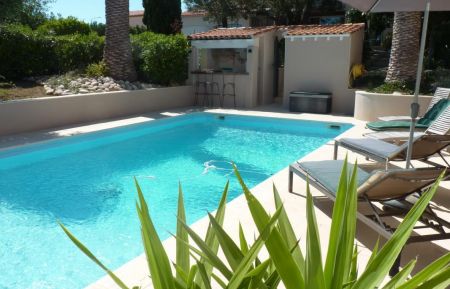 Chambre d'h&ocirc;tes n&deg;13G120930 Martigues - Bouches-du-Rh&ocirc;ne - Piscine avec ses transats