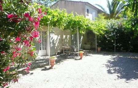 cour arborée Gîte n°13G971239 Mouriès - Bouches-du-Rhône - cour arborée