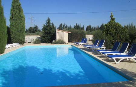 G&icirc;te n&deg;13G910835 Arles - Bouches-du-Rh&ocirc;ne -     Piscine s&eacute;curis&eacute;e 6/12.  COMMUNE 
 OUVERTURE DE JUIN A FIN SEPTEMBRE  .