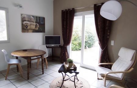 G&icirc;te n&deg;13G150536 La Destrousse - Bouches-du-Rh&ocirc;ne - Coin repas et salon