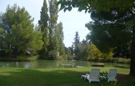 G&icirc;te n&deg;13G569 Arles - Bouches-du-Rh&ocirc;ne -       Ici la nature prime 