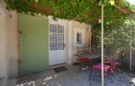 G&icirc;te n&deg;13G190 Lambesc - Bouches-du-Rh&ocirc;ne - Sous la tonelle