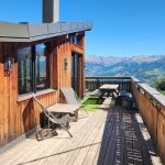 L'espace ext&eacute;rieur du chalet