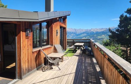 G&icirc;te n&deg;G27363 Uvernet-Fours - Alpes-de-Haute-Provence - L'espace ext&eacute;rieur du chalet