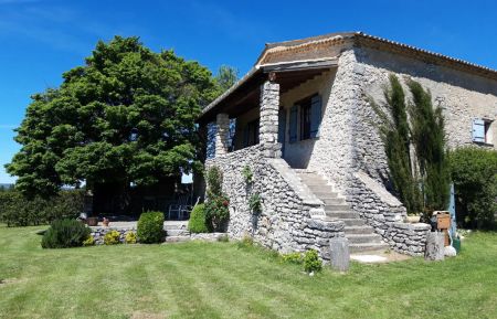 G&icirc;te n&deg;G14152 Revest-du-Bion - Alpes-de-Haute-Provence - La maison et sa terrasse couverte. Vue panoramique assur&eacute;e...