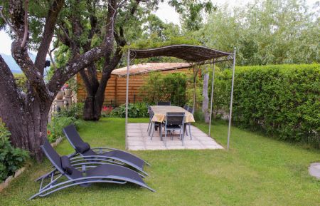 Le jardin privatif et ses bains de soleil Gîte n°G11359 Digne-les-Bains - Alpes-de-Haute-Provence - Le jardin privatif et ses bains de soleil