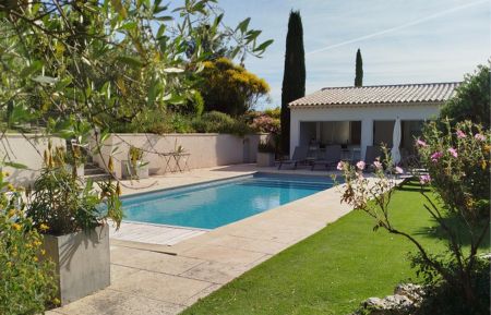 G&icirc;te n&deg;G11494 Pierrevert - Alpes-de-Haute-Provence - photo