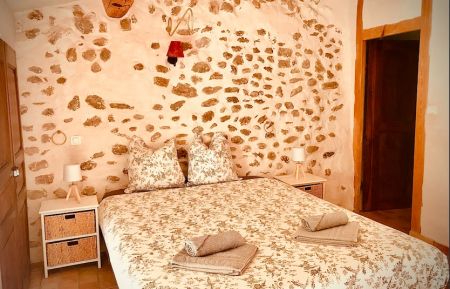 G&icirc;te n&deg;G15112 Mison - Alpes-de-Haute-Provence - Chambre principale, lit 160x200