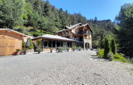 G&icirc;te n&deg;G23135 Colmars - Alpes-de-Haute-Provence - photoPrintemps