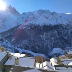 Vue exceptionnelle depuis le balcon du g&icirc;te