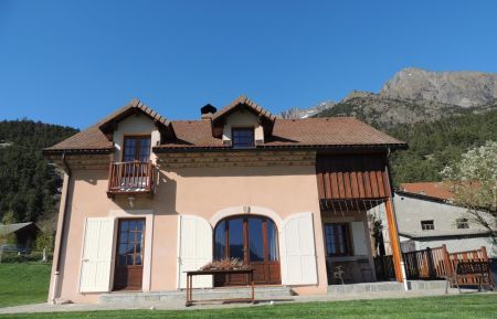 G&icirc;te n&deg;4107 La Motte-en-Champsaur - Hautes-Alpes - Vue sur la fa&ccedil;ade sud