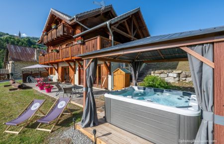 G&icirc;te n&deg;5006 Orci&egrave;res - Hautes-Alpes - Le G&icirc;te se situe au Rez-de-Chauss&eacute;e du chalet du Pont Peyron