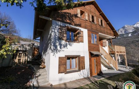 G&icirc;te n&deg;9903 Saint-Martin-de-Queyri&egrave;res - Hautes-Alpes - photo