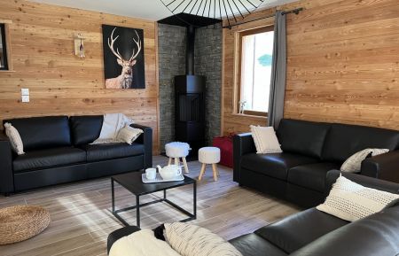 Espace salon autour du poêle à bois Gîte n°9670 Vallouise-Pelvoux - Hautes-Alpes - Espace salon autour du poêle à bois