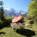 Une pause d&eacute;tente face &agrave; la Meije