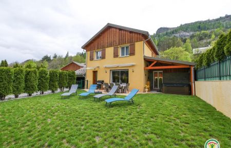 G&icirc;te n&deg;5248 Saint-Jean-Saint-Nicolas - Hautes-Alpes - photo
