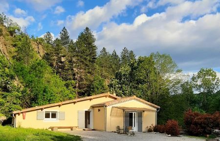 G&icirc;te n&deg;1523 Serres - Hautes-Alpes - photo