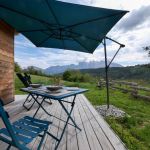 Terrasse et espace extérieur face aux massifs environnants du Dévoluy Terrasse et espace extérieur face aux massifs environnants du Dévoluy