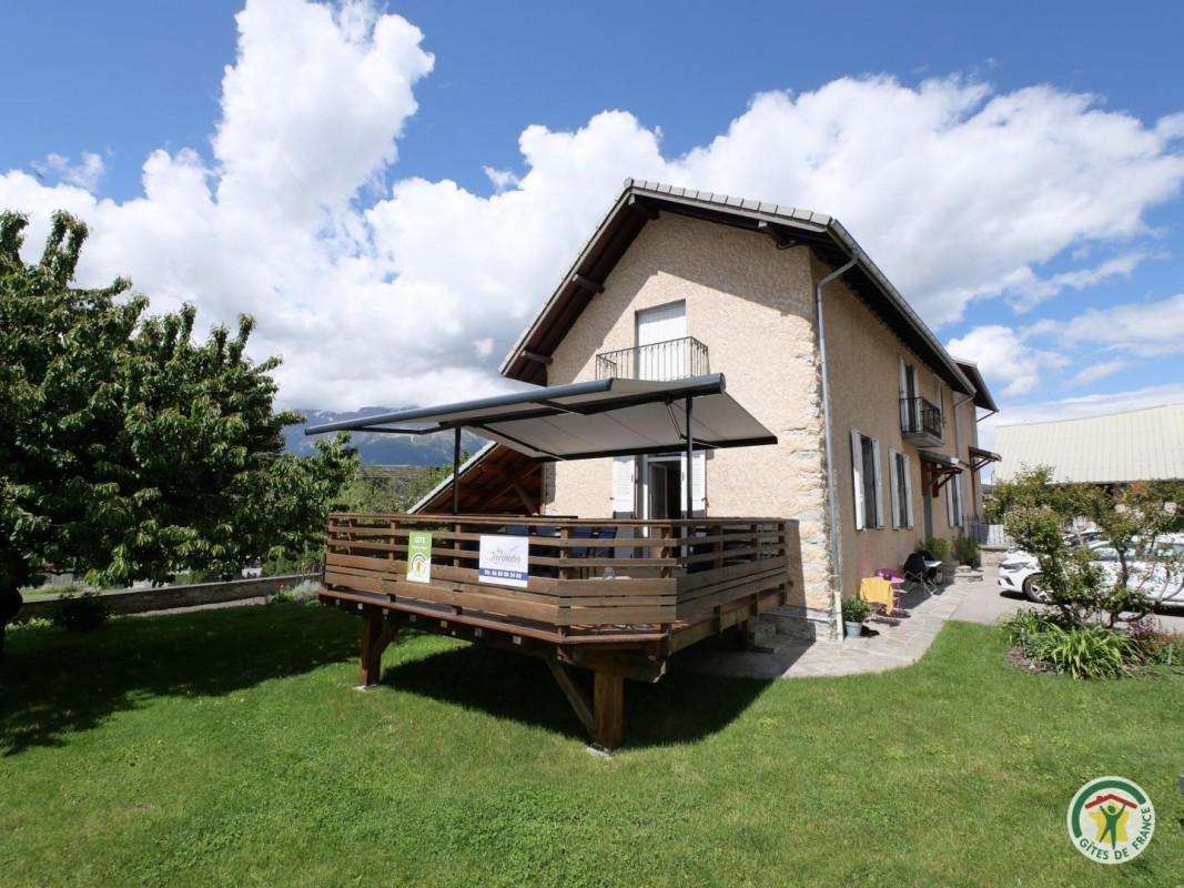 photo 0