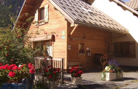 G&icirc;te n&deg;10205 Cervi&egrave;res - Hautes-Alpes - photo
