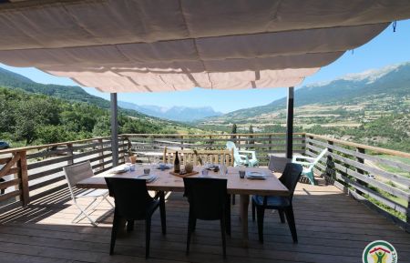 Terrasse exposée Sud/Ouest avec vue sur le Massif des Ecrins Gîte n°6848 Saint-André-d'Embrun - Hautes-Alpes - Terrasse exposée Sud/Ouest avec vue sur le Massif des Ecrins