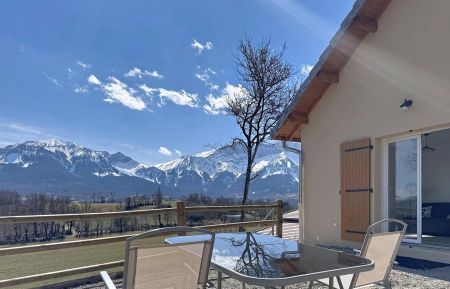 G&icirc;te n&deg;4286 Aubessagne - Hautes-Alpes - Vue depuis la terrasse