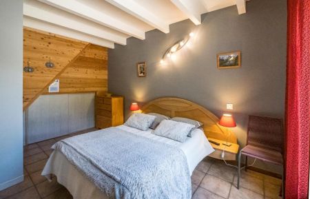 Chambre d'h&ocirc;tes n&deg;4633 Saint-Jacques-en-Valgodemard - Hautes-Alpes - Rez-de chauss&eacute;e chambre "Le Pigeonnier"