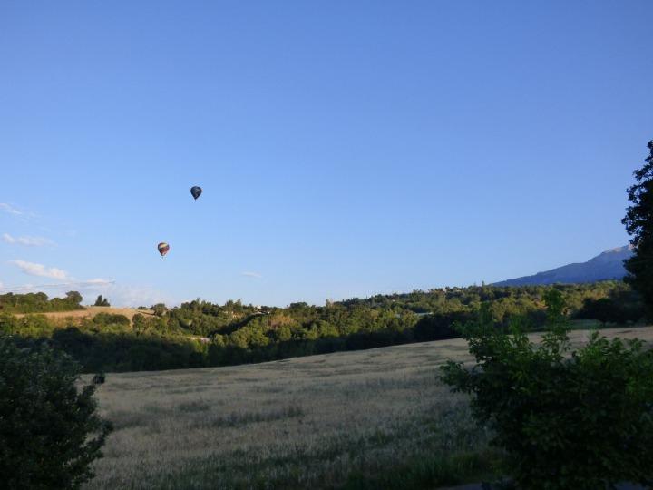 vue sur la campagne depuis la chambre Les loups . photo 13