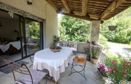 G&icirc;te n&deg;1463 Sainte-Colombe - Hautes-Alpes - Terrasse