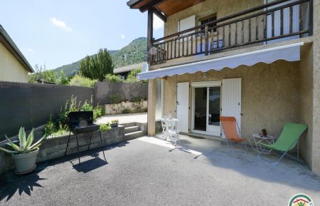 G&icirc;te n&deg;1813 Veynes - Hautes-Alpes - Le g&icirc;te l'Iris se situe au RDC de la maison d'habitation de la propri&eacute;taire