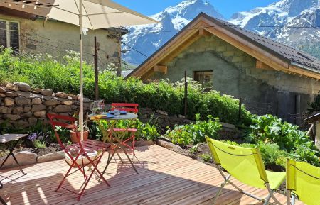 G&icirc;te n&deg;11375 La Grave - Hautes-Alpes - D&eacute;jeuner en terrasse ?