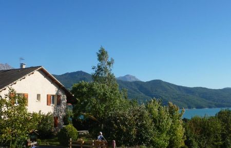vue panoramique sur le lac de Serre-Poncon Chambre d'hôtes n°6741 Prunières - Hautes-Alpes - vue panoramique sur le lac de Serre-Poncon