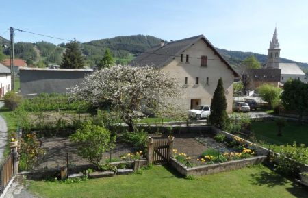 G&icirc;te n&deg;5319 Ancelle - Hautes-Alpes - photoPrintemps