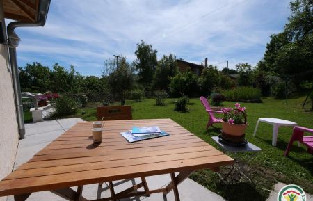 G&icirc;te n&deg;6030 Chorges - Hautes-Alpes - Profitez de la tranquillit&eacute; du jardin baign&eacute; de soleil