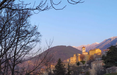 G&icirc;te n&deg;1046 Coursegoules - Alpes-Maritimes - Village de Coursegoules