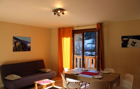 G&icirc;te n&deg;3207 Roubion - Alpes-Maritimes - G&icirc;te Les Biches-S&eacute;jour/Coin repas-Roubion les Buisses-G&icirc;tes de France des Alpes-Maritimes