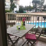 Balcon/terrasse avec vue piscine de la copropriété - CityBreak Le Juan Luc à Antibes-Juan-les-Pins - Gîtes de France Alpes-Maritimes Balcon/terrasse avec vue piscine de la copropriété - CityBreak Le Juan Luc à Antibes-Juan-les-Pins - Gîtes de France Alpes-Maritimes