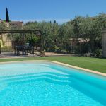 Piscine et espaces extérieurs communs aux deux Gîtes de la Bastide Centifolia à Grasse - Gîtes de France Alpes-Maritimes Piscine et espaces extérieurs communs aux deux Gîtes de la Bastide Centifolia à Grasse - Gîtes de France Alpes-Maritimes