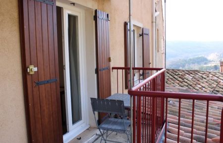 G&icirc;te n&deg;1138 Coursegoules - Alpes-Maritimes - L'Escaou Un-Balcon-Chambre 2-Coursegoules-G&icirc;tes de France Alpes Maritimes