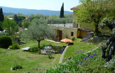 G&icirc;te n&deg;G2550 Villecroze - Var - une vue partielle sur le site
