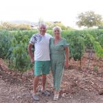 LEON et MARTINE DANS LEURS VIGNES FACE A LA BASTIDE 2021