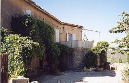 G&icirc;te n&deg;84G2161 Gordes - Vaucluse - photo