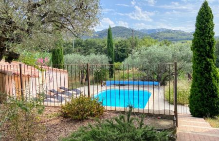 G&icirc;te n&deg;84G2600 Sablet - Vaucluse - la piscine