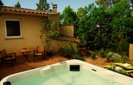 G&icirc;te n&deg;84G2957 B&eacute;doin - Vaucluse - Un petit coin de Paradis
