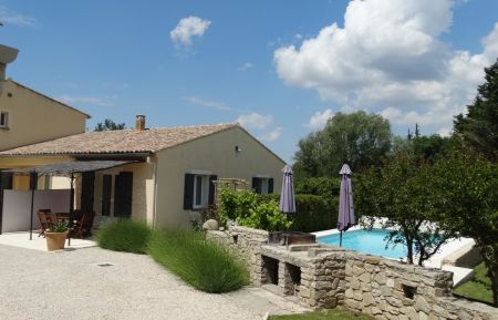 G&icirc;te n&deg;84G3400 Puym&eacute;ras - Vaucluse - Vue G&icirc;te et piscine