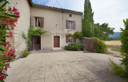 G&icirc;te n&deg;84G40 Valr&eacute;as - Vaucluse - photo