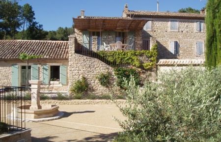 G&icirc;te n&deg;84G876 Gordes - Vaucluse - photo