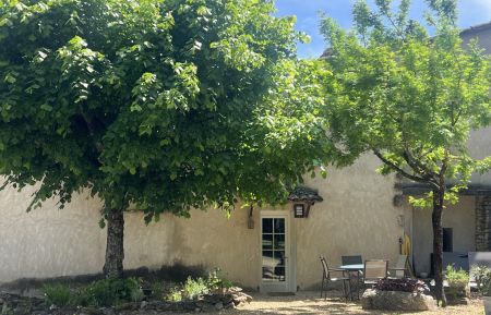 G&icirc;te n&deg;84G2209 Joucas - Vaucluse - Entr&eacute;e