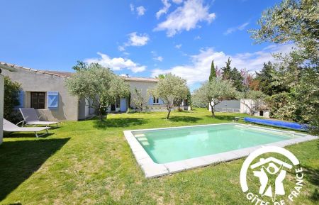 G&icirc;te n&deg;84G3638 Monteux - Vaucluse - photo