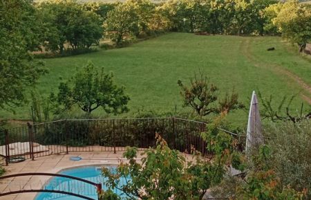 G&icirc;te n&deg;84G3571 Saignon - Vaucluse - photo